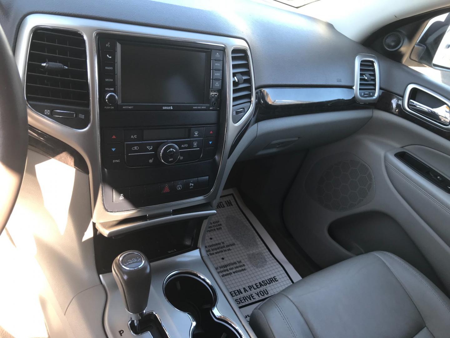 2013 White /Tan Jeep Grand Cherokee Laredo (1C4RJFAG6DC) with an 3.6 V6 engine, Automatic transmission, located at 577 Chester Pike, Prospect Park, PA, 19076, (610) 237-1015, 39.886154, -75.302338 - Photo#13